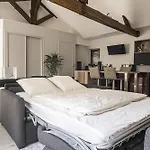 Comfortable And Bright 50 M In Paris 10Th