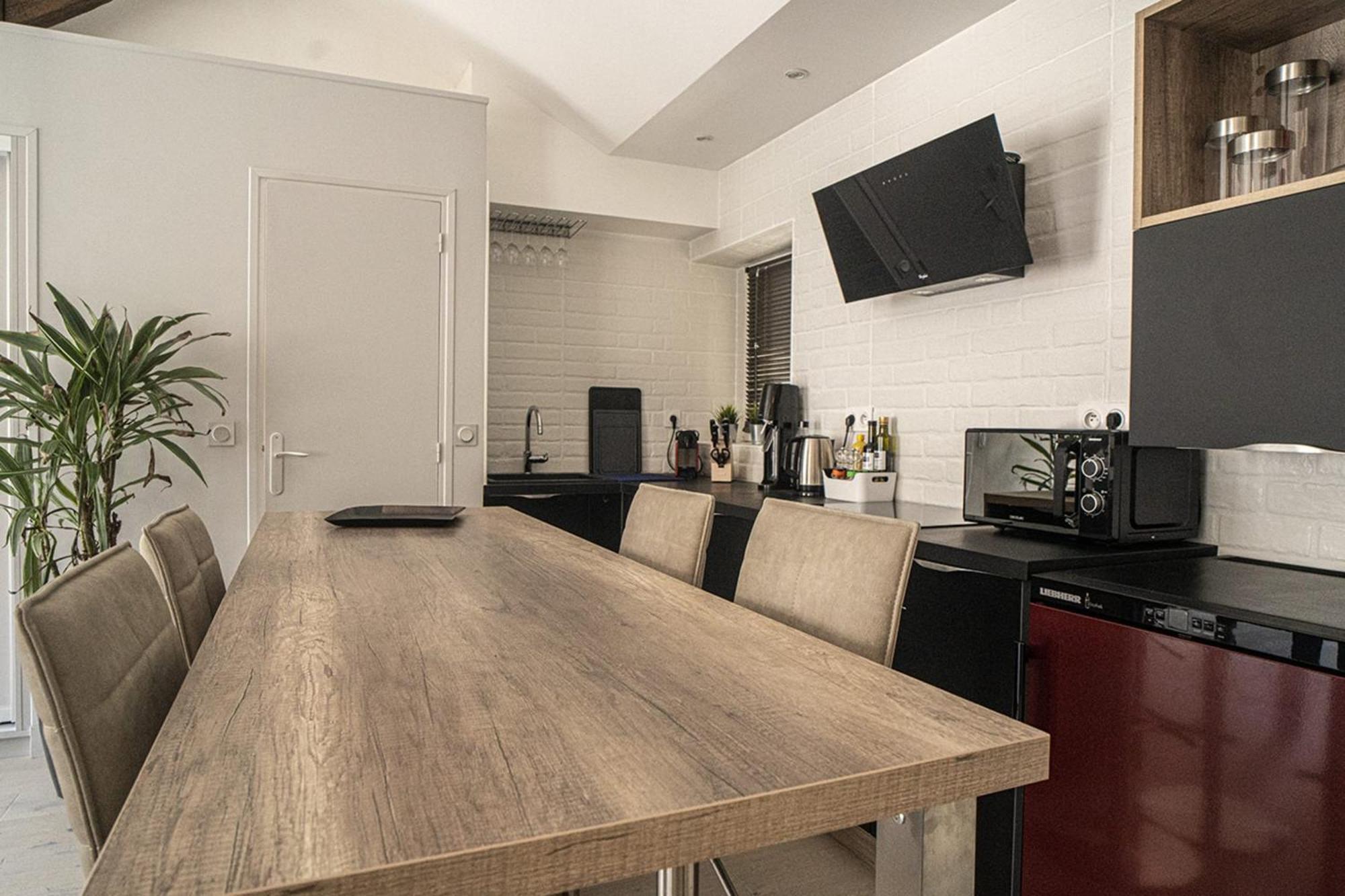 Comfortable And Bright 50 M In 10th Appartement *