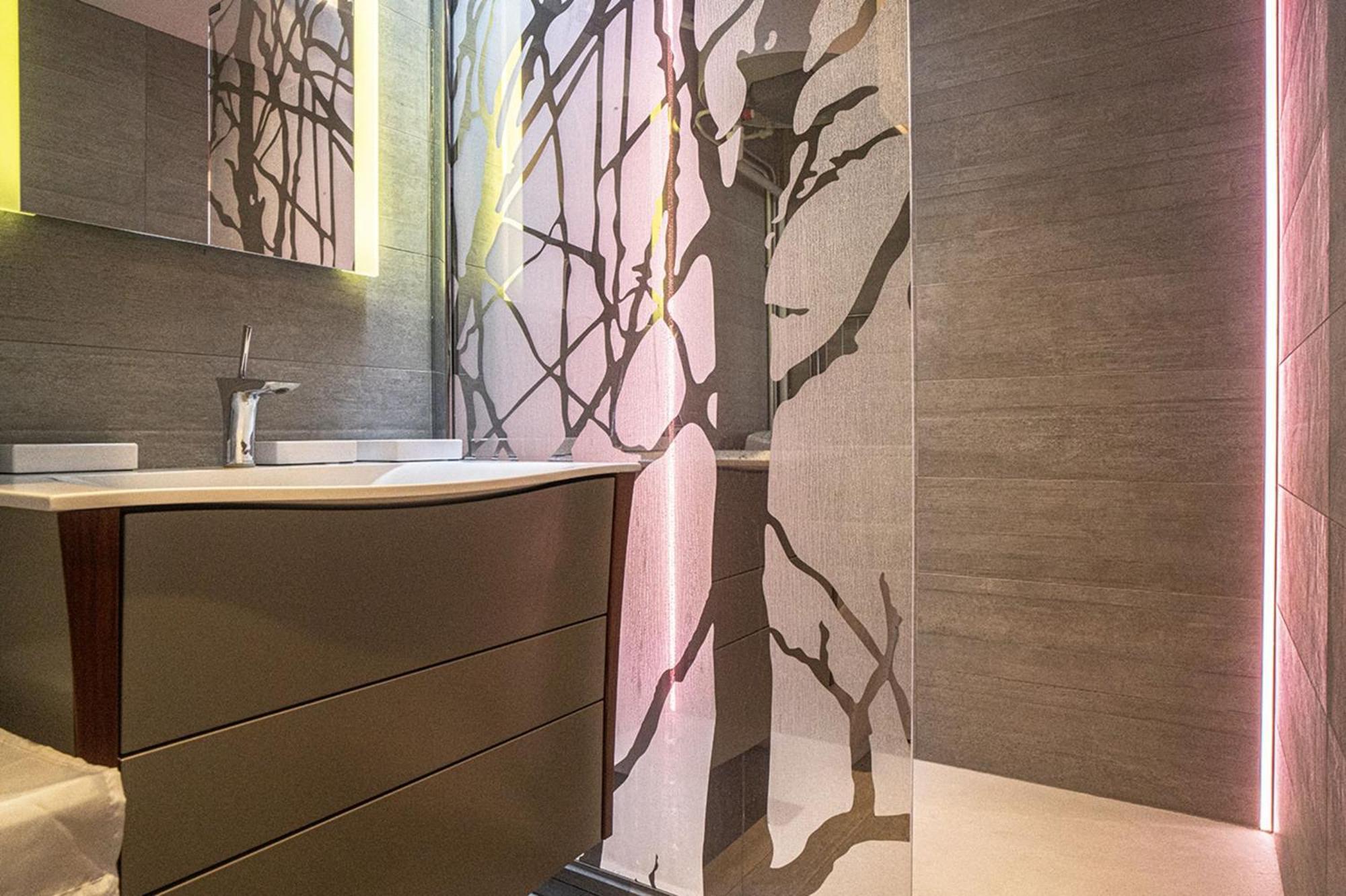 Comfortable And Bright 50 M In 10th Appartement *